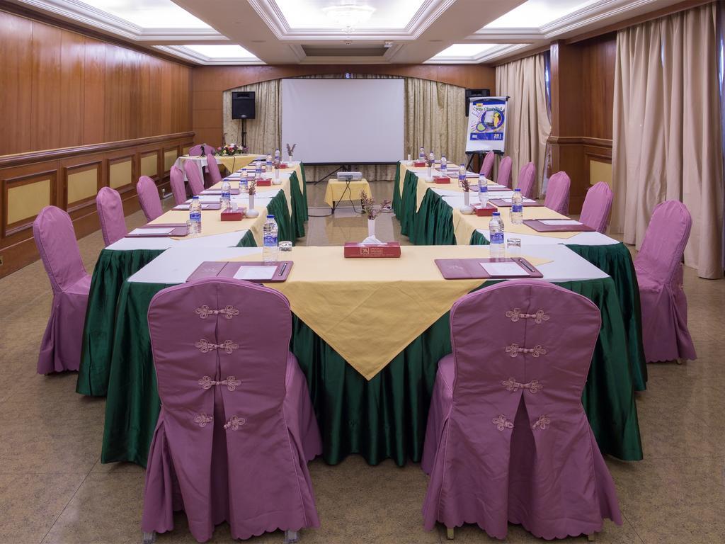 Safeer Plaza Hotel Muscat Exterior photo
