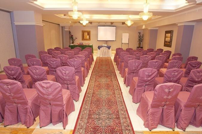 Safeer Plaza Hotel Muscat Exterior photo